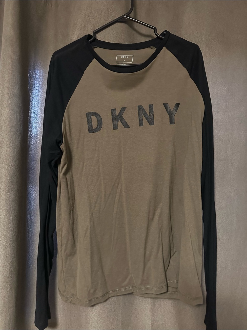 DKNY Olive Green and Black Raglan Logo Long-Sleeve Tee
